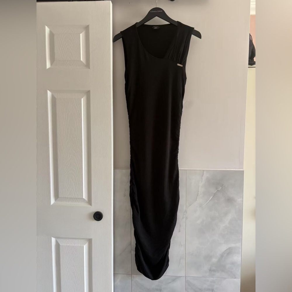 Canada Goose Black Sleeveless V-Neck Sheath Maxi Dress